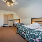 Bed and breakfast Markowy Dworek 3*