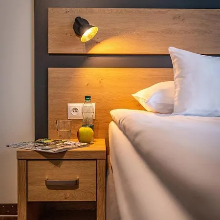 Markowy Dworek Bed & Breakfast