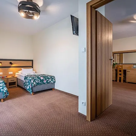 Markowy Dworek Bed & Breakfast 3*