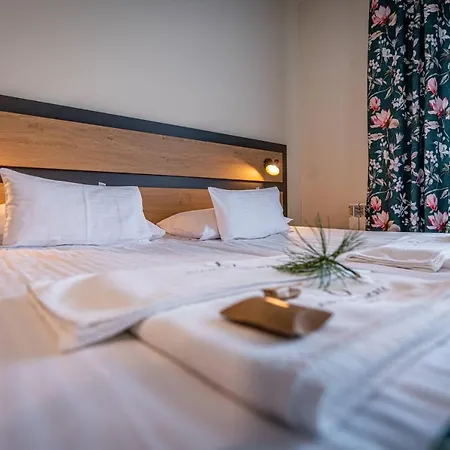 Markowy Dworek Bed & Breakfast