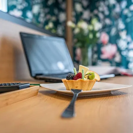 Markowy Dworek Bed & Breakfast 3*