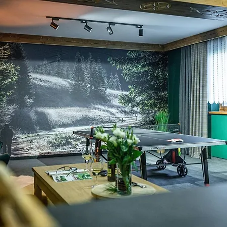 Markowy Dworek Bed & Breakfast *