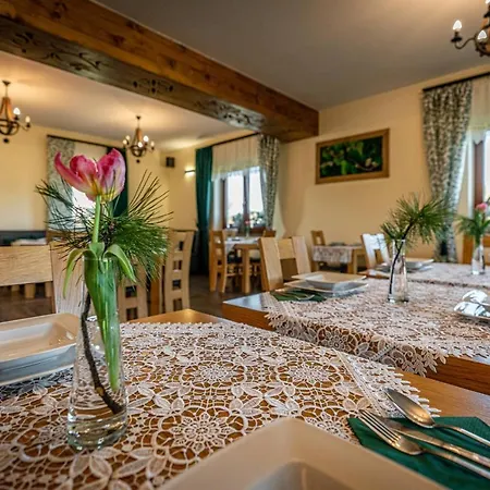 Markowy Dworek Bed & Breakfast *