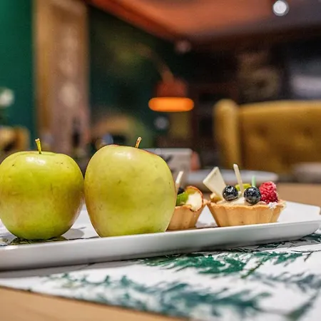 Markowy Dworek Bed & Breakfast