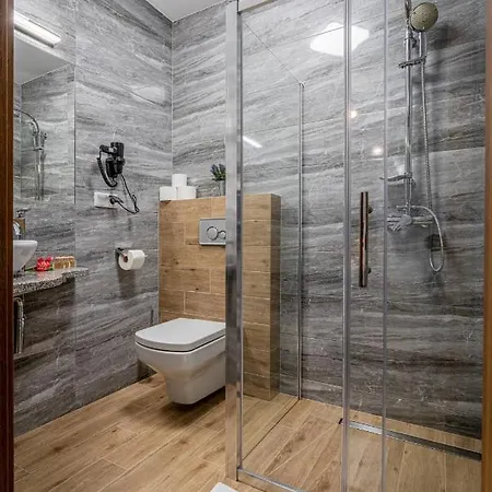 Markowy Dworek Bed & Breakfast