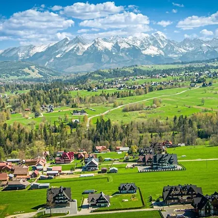 Markowy Dworek Bed & Breakfast 3*