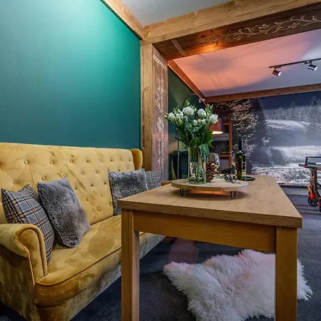 Markowy Dworek Bed & Breakfast