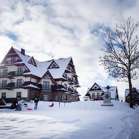 Markowy Dworek Bed & Breakfast *