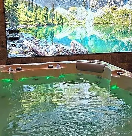Bed & Breakfast Markowy Dworek 3*