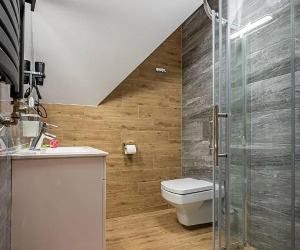 Markowy Dworek Bed and breakfast 3*